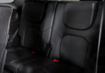 Подержанный автомобиль Nissan Pathfinder 2010 года (15 фото)