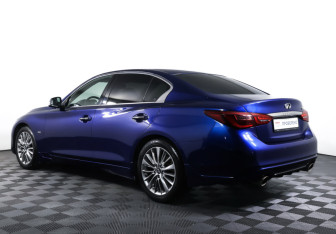 Подержанный автомобиль Infiniti Q50 2018 года (7 фото)
