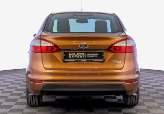 Подержанный автомобиль Ford Fiesta Sedan 2016 года (6 фото)