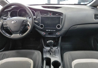 Подержанный автомобиль Kia Ceed Hatchback 2012 года (11 фото)