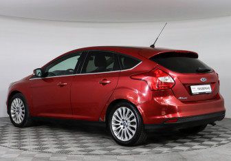 Подержанный автомобиль Ford Focus Hatchback 2011 года (7 фото)