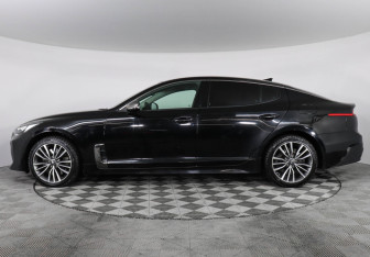 Подержанный автомобиль Kia Stinger 2019 года (8 фото)