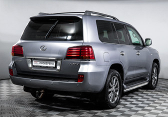 Подержанный автомобиль Lexus LX 2010 года (5 фото)