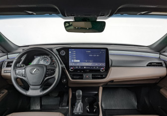 Подержанный автомобиль Lexus ES 2025 года (14 фото)