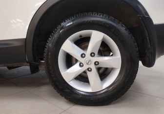 Подержанный автомобиль Nissan Qashqai 2013 года (9 фото)