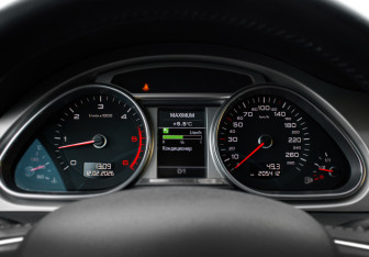 Подержанный автомобиль Audi Q7 2013 года (11 фото)