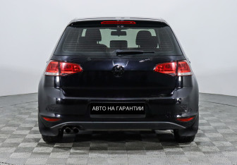 Подержанный автомобиль Volkswagen Golf Hatchback 2013 года (4 фото)