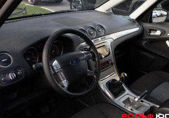 Подержанный автомобиль Ford Galaxy 2011 года (7 фото)