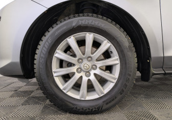 Подержанный автомобиль Mazda CX-7 2011 года (12 фото)