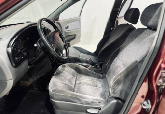 Подержанный автомобиль Kia Spectra Sedan 2006 года (10 фото)