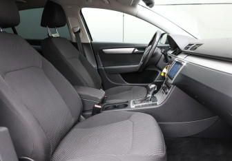 Подержанный автомобиль Volkswagen Passat Sedan 2011 года (11 фото)