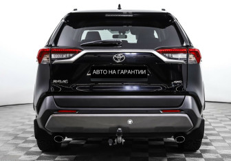 Подержанный автомобиль Toyota RAV4 2020 года (6 фото)