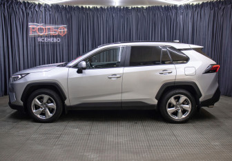 Подержанный автомобиль Toyota RAV4 2020 года (8 фото)