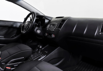 Подержанный автомобиль Kia Cerato Sedan 2016 года (8 фото)