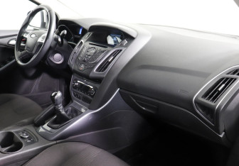 Подержанный автомобиль Ford Focus Sedan 2013 года (7 фото)