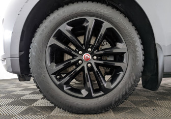 Подержанный автомобиль Jaguar F-Pace 2020 года (12 фото)