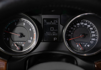 Подержанный автомобиль Jeep Grand Cherokee 2012 года (12 фото)