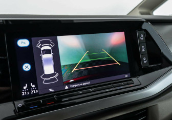 Подержанный автомобиль Volkswagen Multivan 2022 года (12 фото)