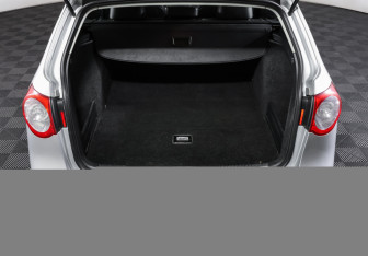 Подержанный автомобиль Volkswagen Passat Wagon 2010 года (10 фото)