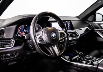 Подержанный автомобиль BMW X5 2019 года (12 фото)