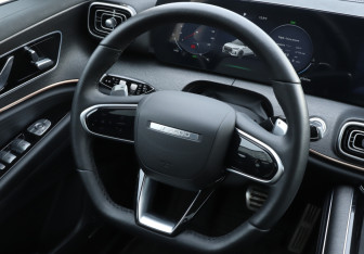 Подержанный автомобиль Jaecoo J8 2024 года (11 фото)