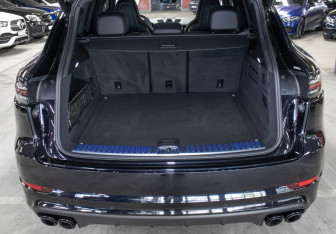 Подержанный автомобиль Porsche Cayenne 2021 года (10 фото)