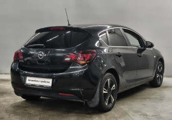 Подержанный автомобиль Opel Astra Hatchback 2011 года (5 фото)
