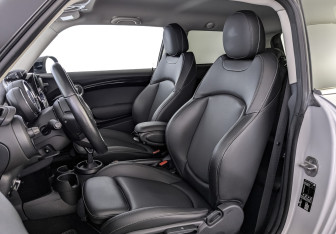 Подержанный автомобиль MINI Hatch 2021 года (20 фото)