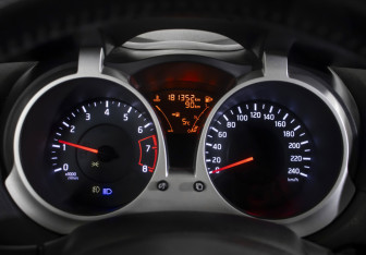 Подержанный автомобиль Nissan Juke 2013 года (11 фото)