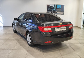 Подержанный автомобиль Chevrolet Epica 2008 года (7 фото)