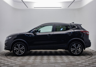 Подержанный автомобиль Nissan Qashqai 2021 года (2 фото)