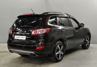 Подержанный автомобиль Hyundai Santa Fe 2012 года (5 фото)