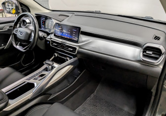 Подержанный автомобиль Geely Coolray 2022 года (11 фото)