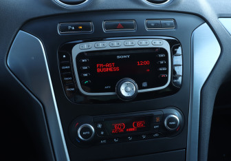 Подержанный автомобиль Ford Mondeo Sedan 2011 года (14 фото)