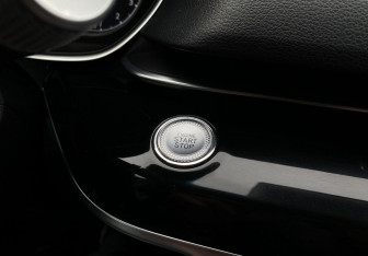 Подержанный автомобиль Genesis G80 2021 года (21 фото)