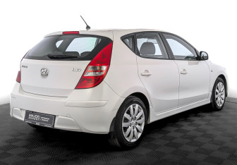 Подержанный автомобиль Hyundai i30 Hatchback 2011 года (5 фото)