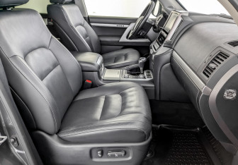 Подержанный автомобиль Toyota Land Cruiser Suv 2019 года (24 фото)