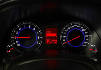 Подержанный автомобиль Infiniti FX 2009 года (11 фото)