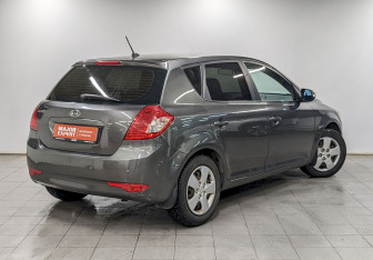 Подержанный автомобиль Kia Ceed Hatchback 2012 года (5 фото)