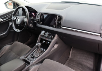 Подержанный автомобиль Skoda Karoq 2022 года (10 фото)