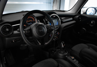 Подержанный автомобиль MINI Hatch 2019 года (7 фото)