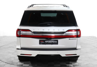 Подержанный автомобиль Lincoln Navigator 2018 года (6 фото)