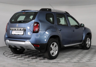 Подержанный автомобиль Renault Duster 2017 года (5 фото)