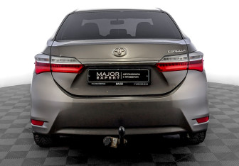 Подержанный автомобиль Toyota Corolla Sedan 2016 года (6 фото)