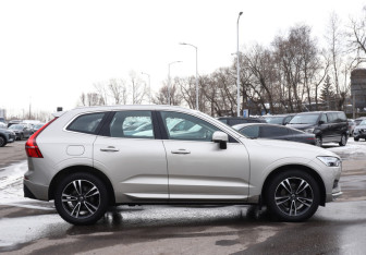 Подержанный автомобиль Volvo XC60 2019 года (4 фото)