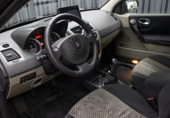 Подержанный автомобиль Renault Megane Sedan 2005 года (15 фото)