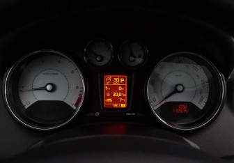 Подержанный автомобиль Peugeot 308 Hatchback 2012 года (13 фото)