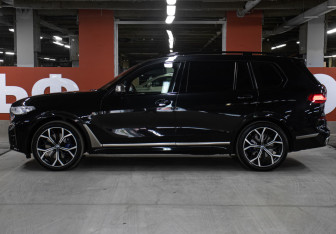 Подержанный автомобиль BMW X7 2019 года (8 фото)