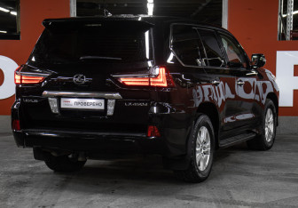 Подержанный автомобиль Lexus LX 2017 года (5 фото)