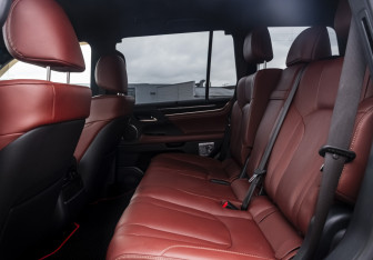 Подержанный автомобиль Lexus LX 2018 года (13 фото)